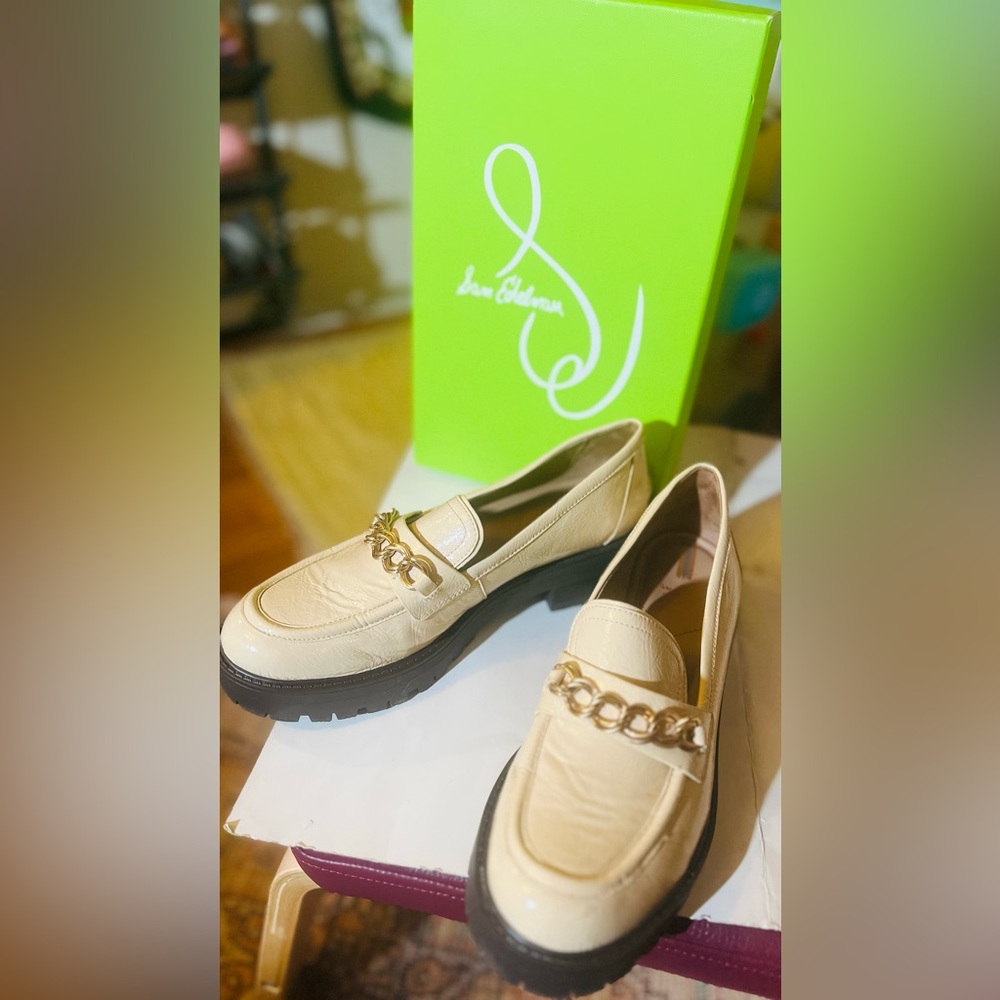 Sam Edelman Beige Patent Tailer Chain Lug with Gold Accent - Picture 1 of 5
